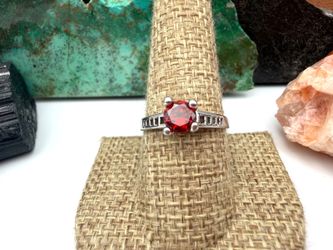 Vintage Round Red Garnet Sterling Silver Ring