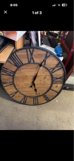 Clock needs hands and motor 30,00 as is