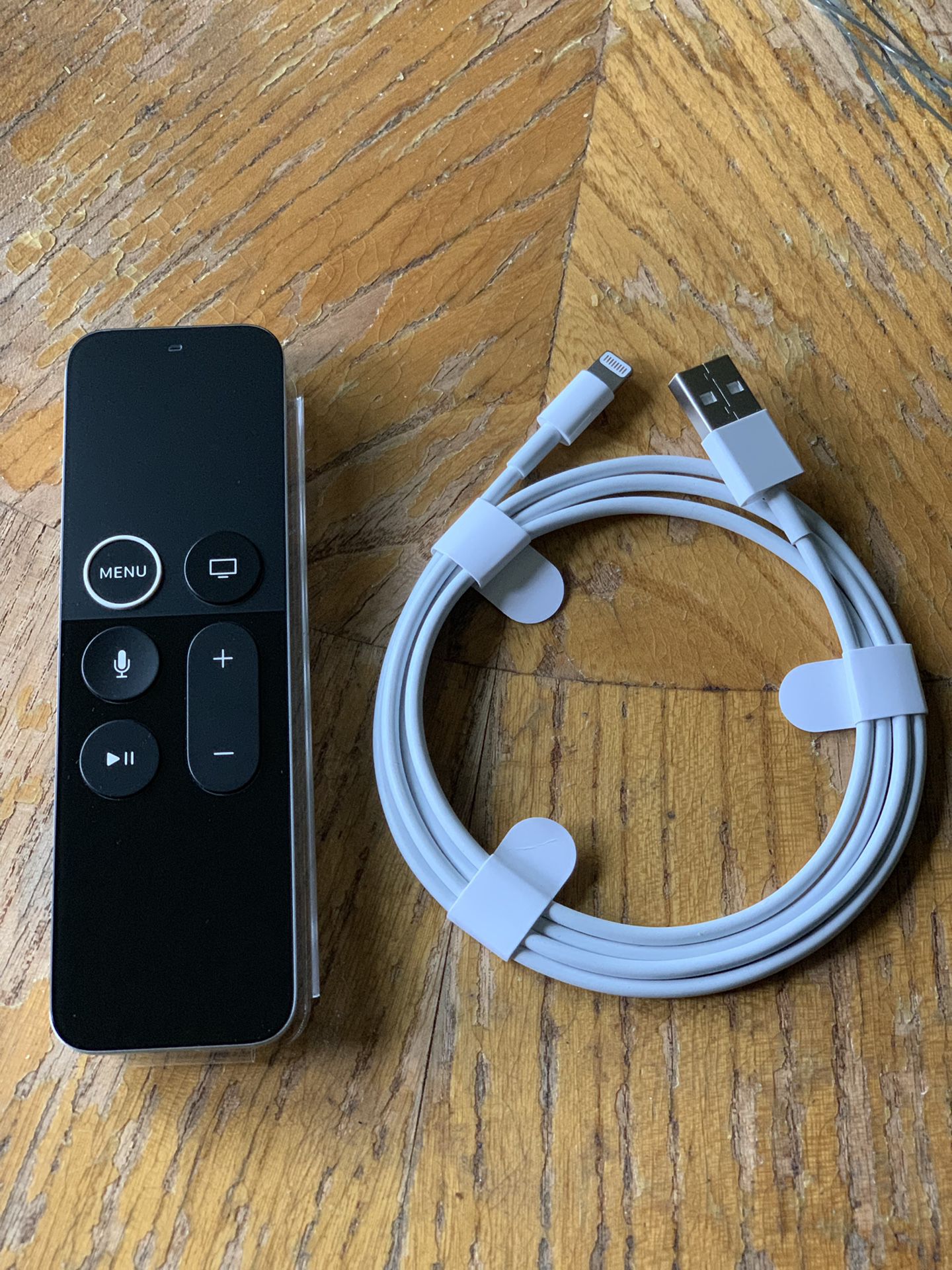 4K APPLE TV SIRI REMOTE. APPLE CHARGING CABLE INCLUDED. BRAND NEW