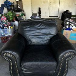 All Black Leather  Solo Sofá