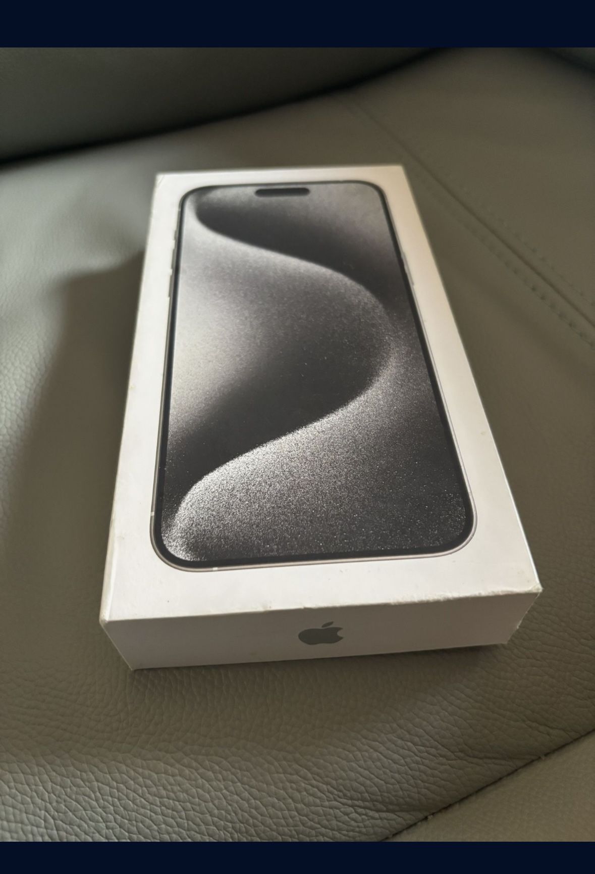 iPhone 15 Pro Max (White)