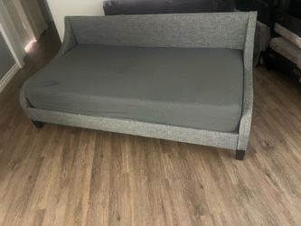 Single daybed with foam mattress and washable cover