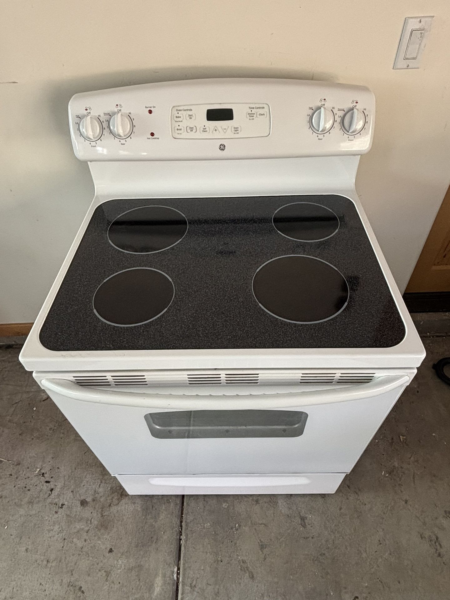 GE electric stove (delivery available)