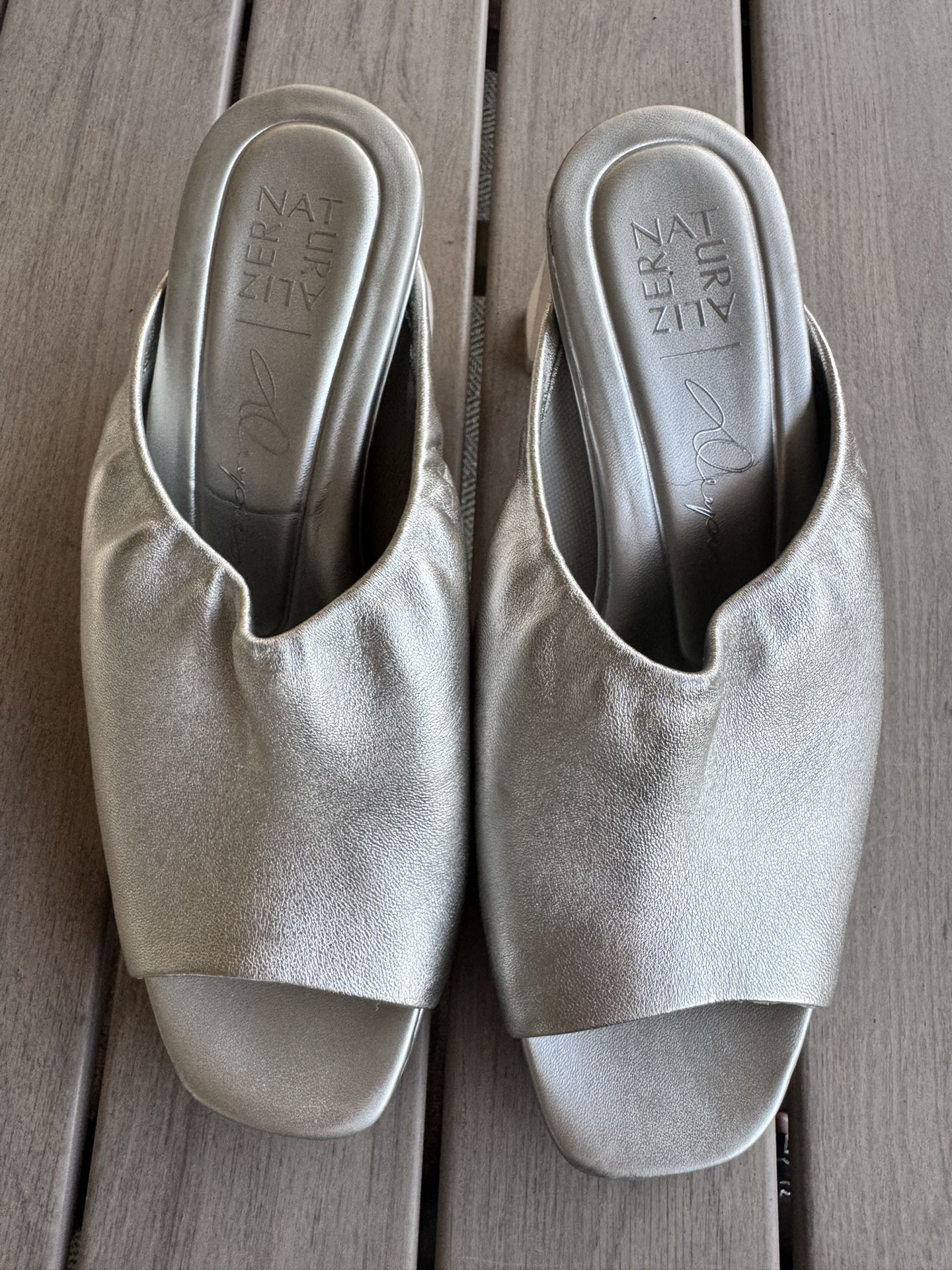 Women’s Wide Heels Silver Naturalizer Size 6.5
