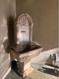 Giannini Renaissance Concrete Wall Fountain