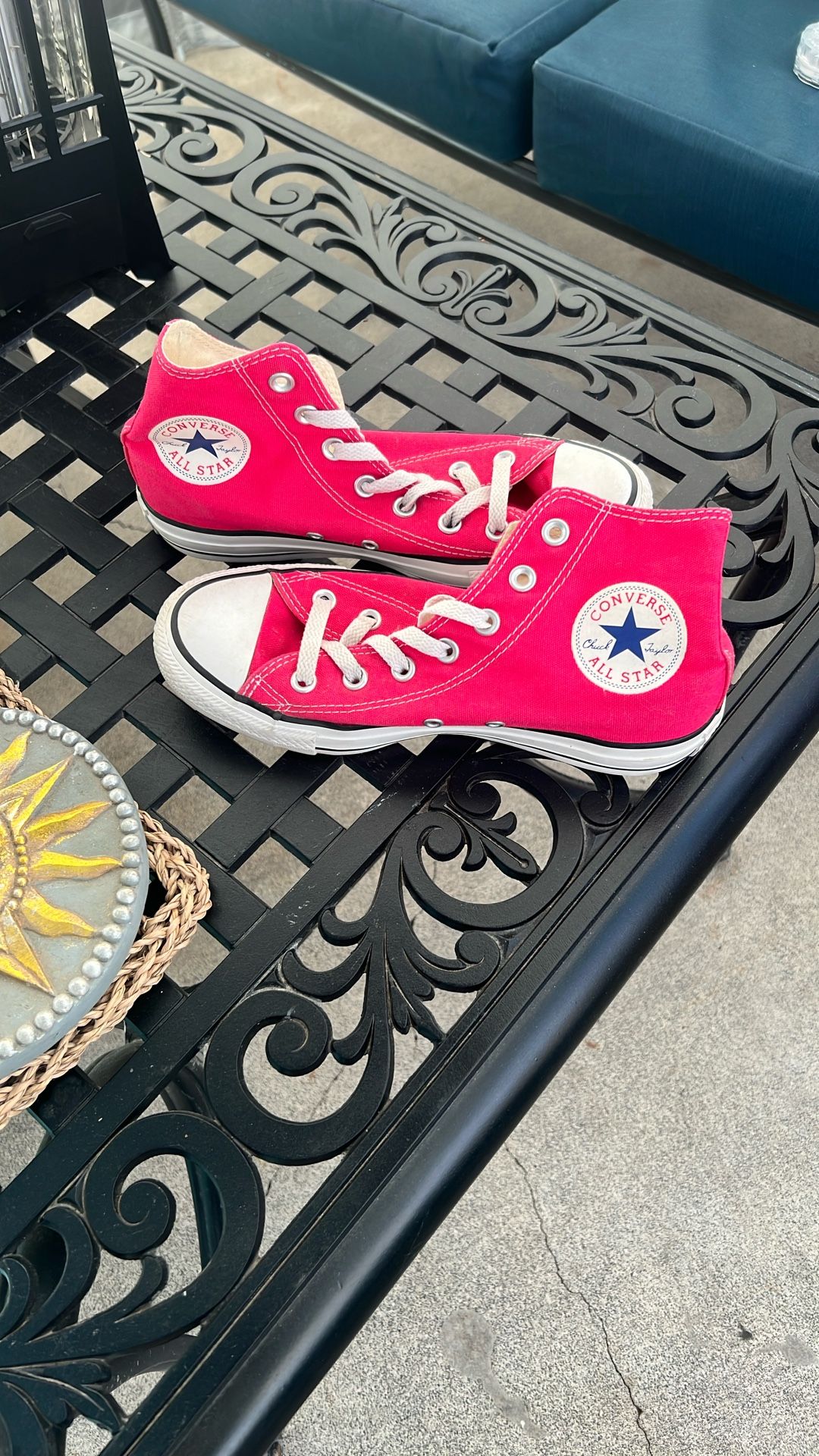 HOT PINK CONVERSE