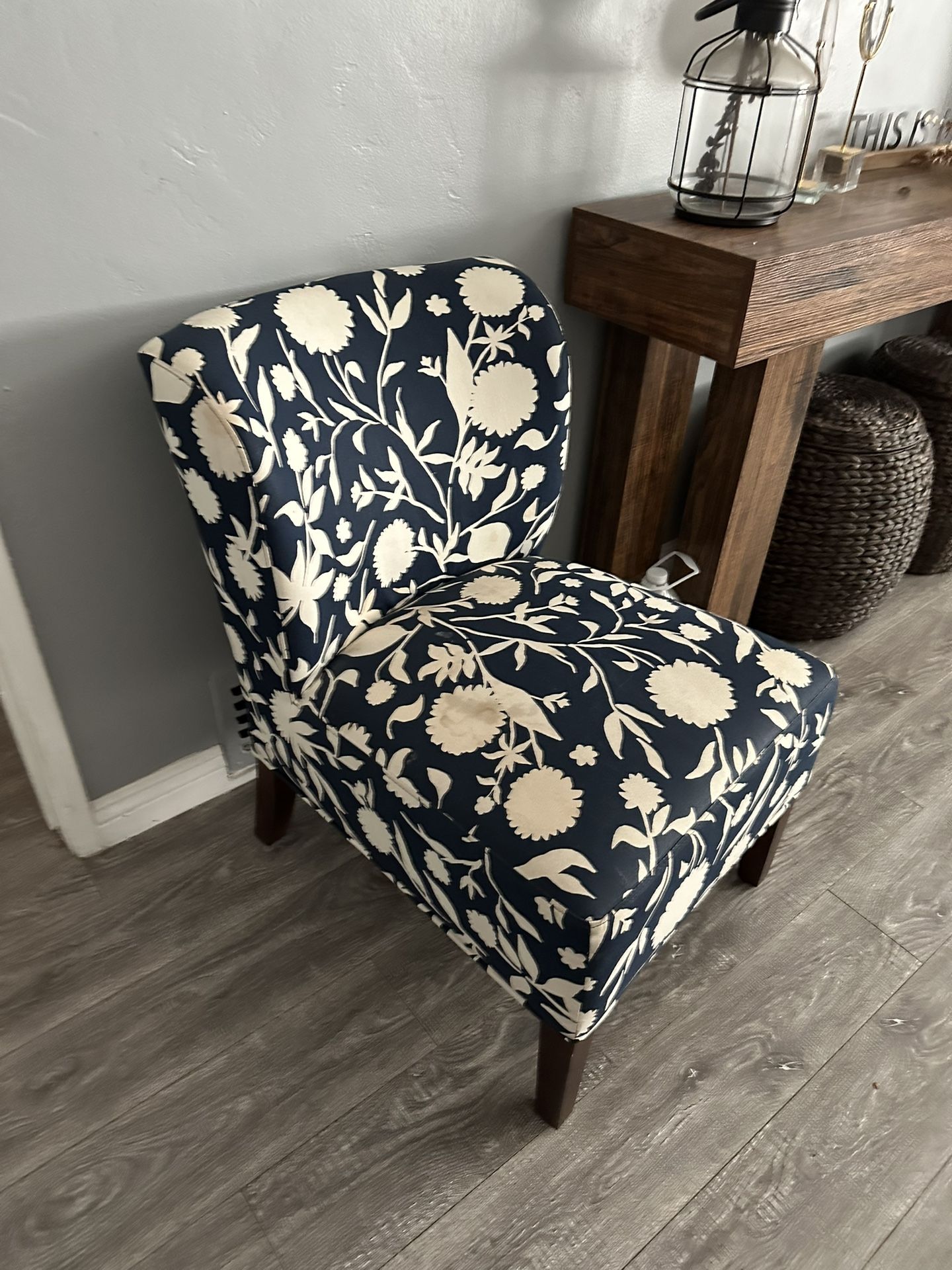 Accent Chair 