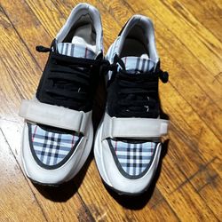 Burberrys Size 11 