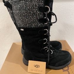 UGG Women’s Boots Size 6