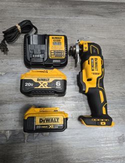 DEWALT 20V BRUSHLESS MULTI-TOOL WITH 2 BATTERYS MOD#DCS355