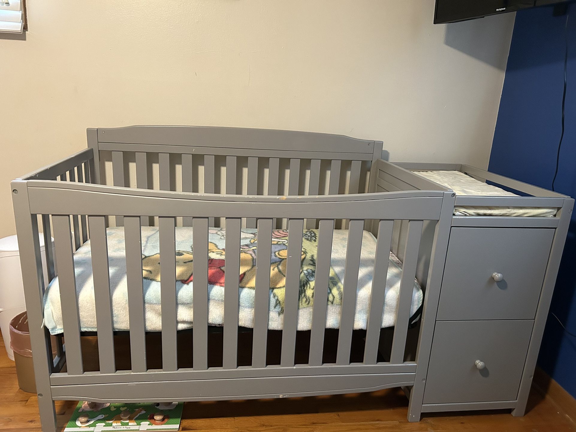 Crib with Changing Table 