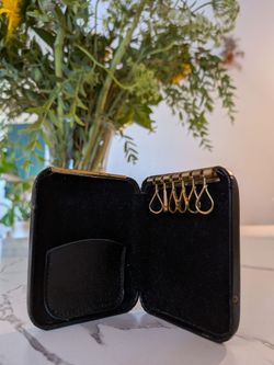 Leather hard case key wallet