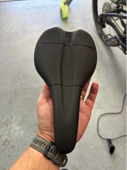 Pivot CR-M0 EMTB Saddle