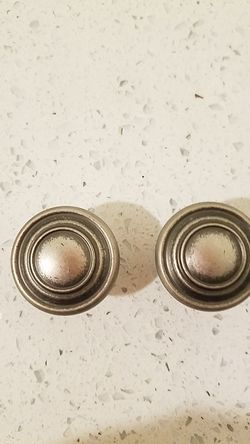 Cabinet door knobs