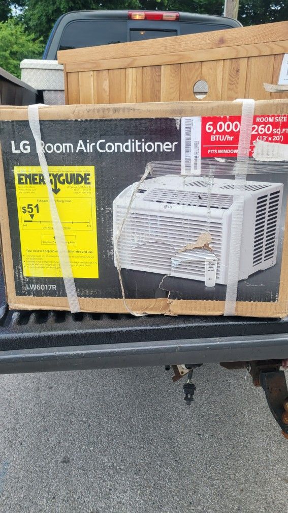 LG ELECTRONICS 250-sq Ft Window Air Conditioner 
