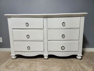 White, 6 drawer, wood dresser