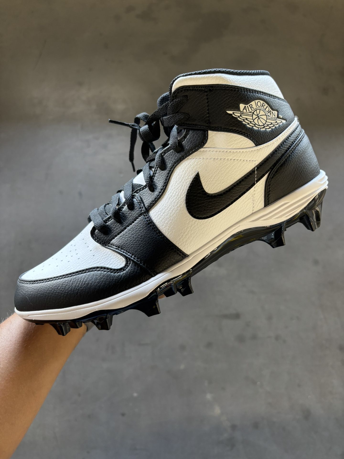 Jordan Retro Mid Football Cleats