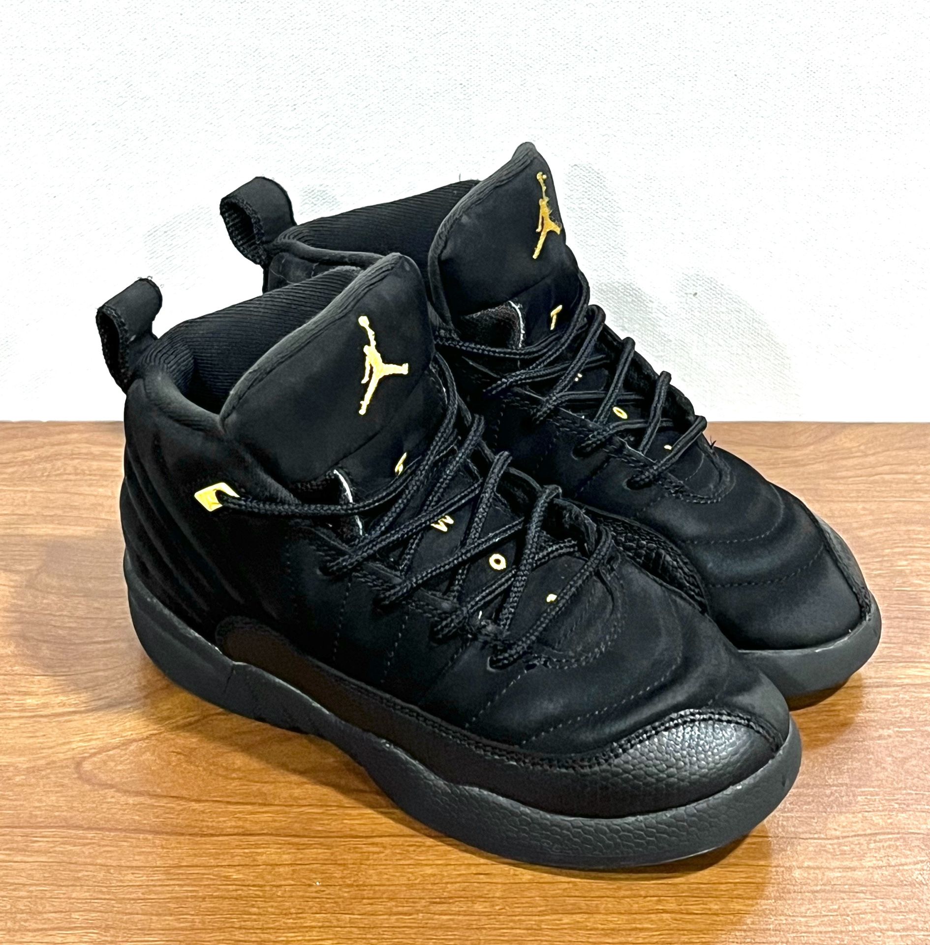 Air Jordan 12 Retro Black Taxi University Gold (12c)
