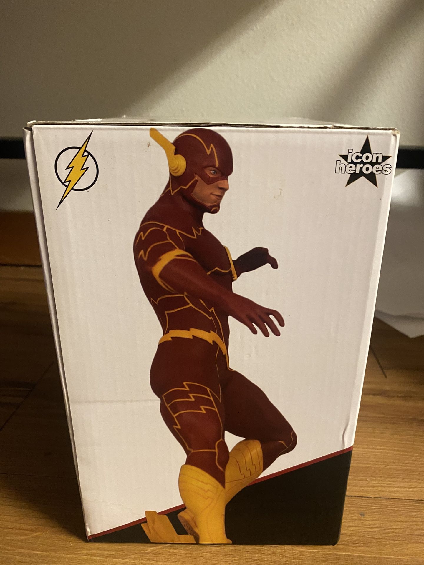 Exclusive Flash Statue With Certificate Of Authenticity