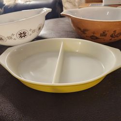 3 Vintage PYREX Dishware Bowls And Casserole Dish