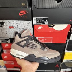 Jordan Taupe 4s size 9.5 VNDS 