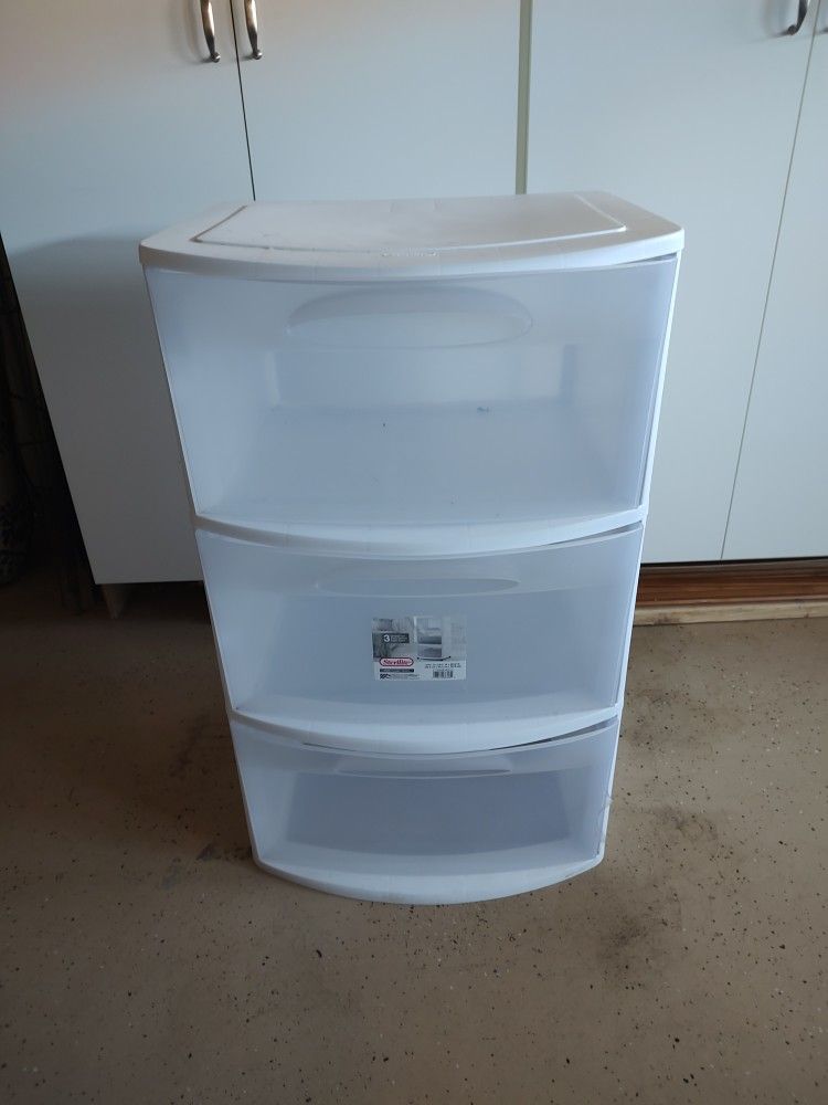 Large Storage Container $15.00 See My Other Offers Must Pick Up Cash Only