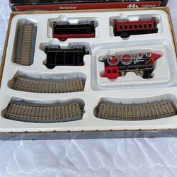 Feldstein Vintage Desktop Locomotive Train Set with 7 Foot Track - Model: 81503