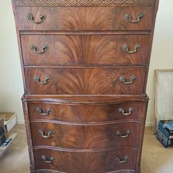 Beautiful Vintage Mahogany Chest Of Drawers
