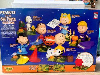 Peanuts Snoopy Halloween Great Pumpkin Figure Set in the Box