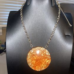 Costume Jewelry - Beautiful Amber/Orange Stone Gold Necklace - Med Length