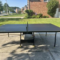 Indoor/Outdoor Ping Pong Table – Foldable with Net – Great Condition