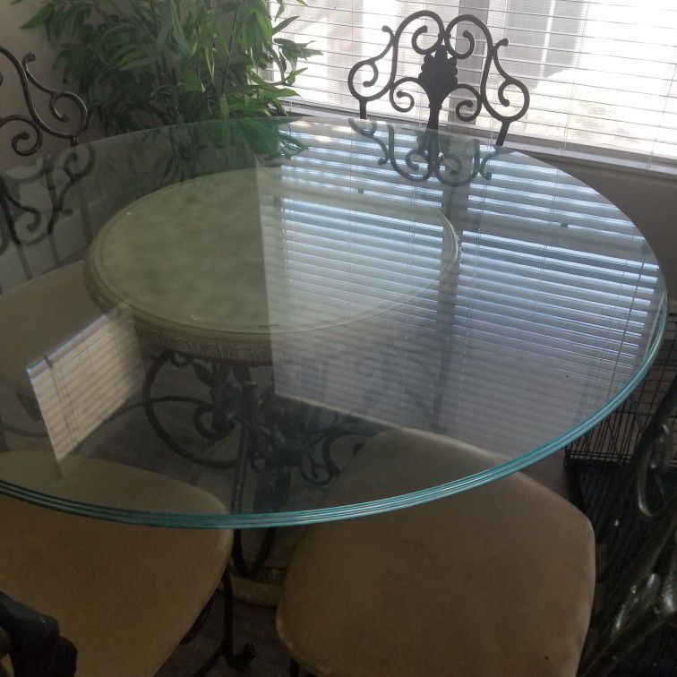 Round  Dining room Table 
