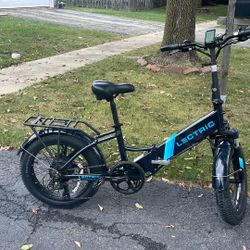 Lectric 2.0 XP black step-thru e bike. Foldable. 326 miles. 45+ mile battery range. $800 obo 
