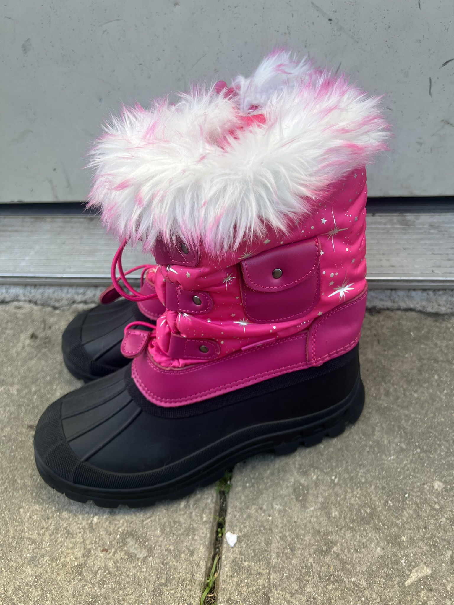 SNOW BOOTS SIZE 6
