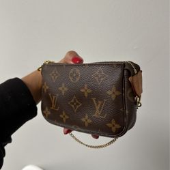 Louis Vuitton Mini Pochette 