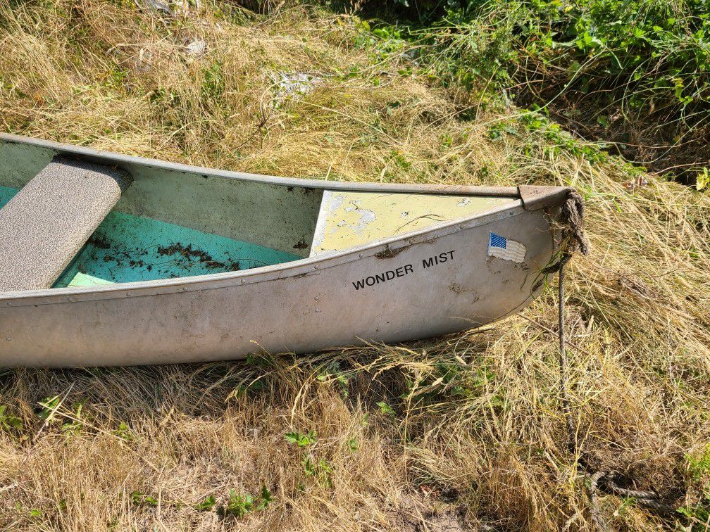 19ft Aluminum Canoe

