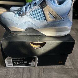 Jordan Retro 4 university blue