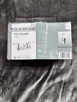Glacier Bay Constructor 4 Double Handle Bathroom Faucet/ Grifo de baño de doble manija Glacier Bay Constructor 4