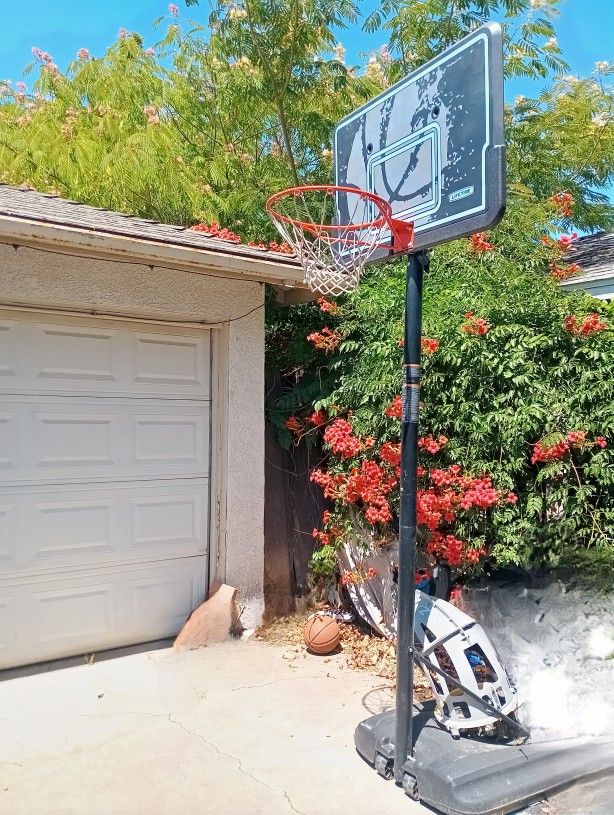 Basketball Hoop 