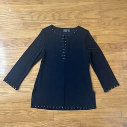 Like new Travelers by Chico’s women blouse size 0