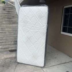    Mattresses: twin, full , queen regular ,  Colchon Nuevo Colchones plush or pillow top available cama bed mattress 