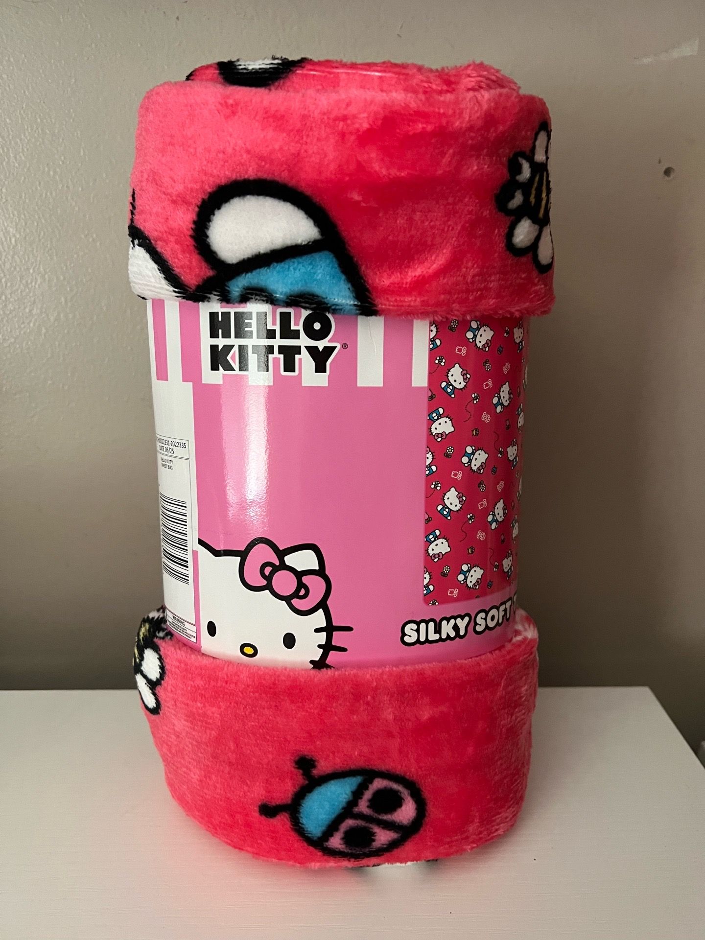 Hello kitty throw blanket $12
