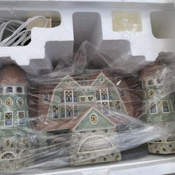 Season Bay First Edition House Village 