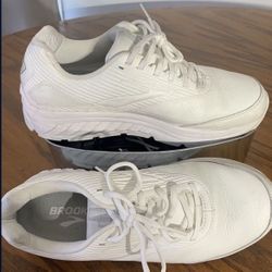 Men’s BROOKS Addiction Sneakers Size 9.5