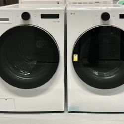 LG 4.5 cu. ft. Washer w/Steam TurboWash360 7.4 cu. ft. Vented Gas Dryer w/TurboSteam