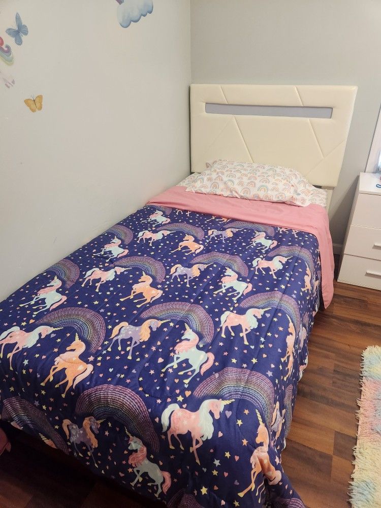 girls' bed includes mattress and duvet