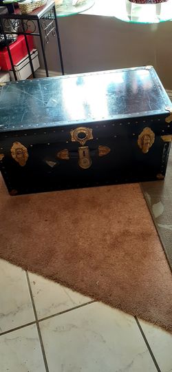Steamer trunk