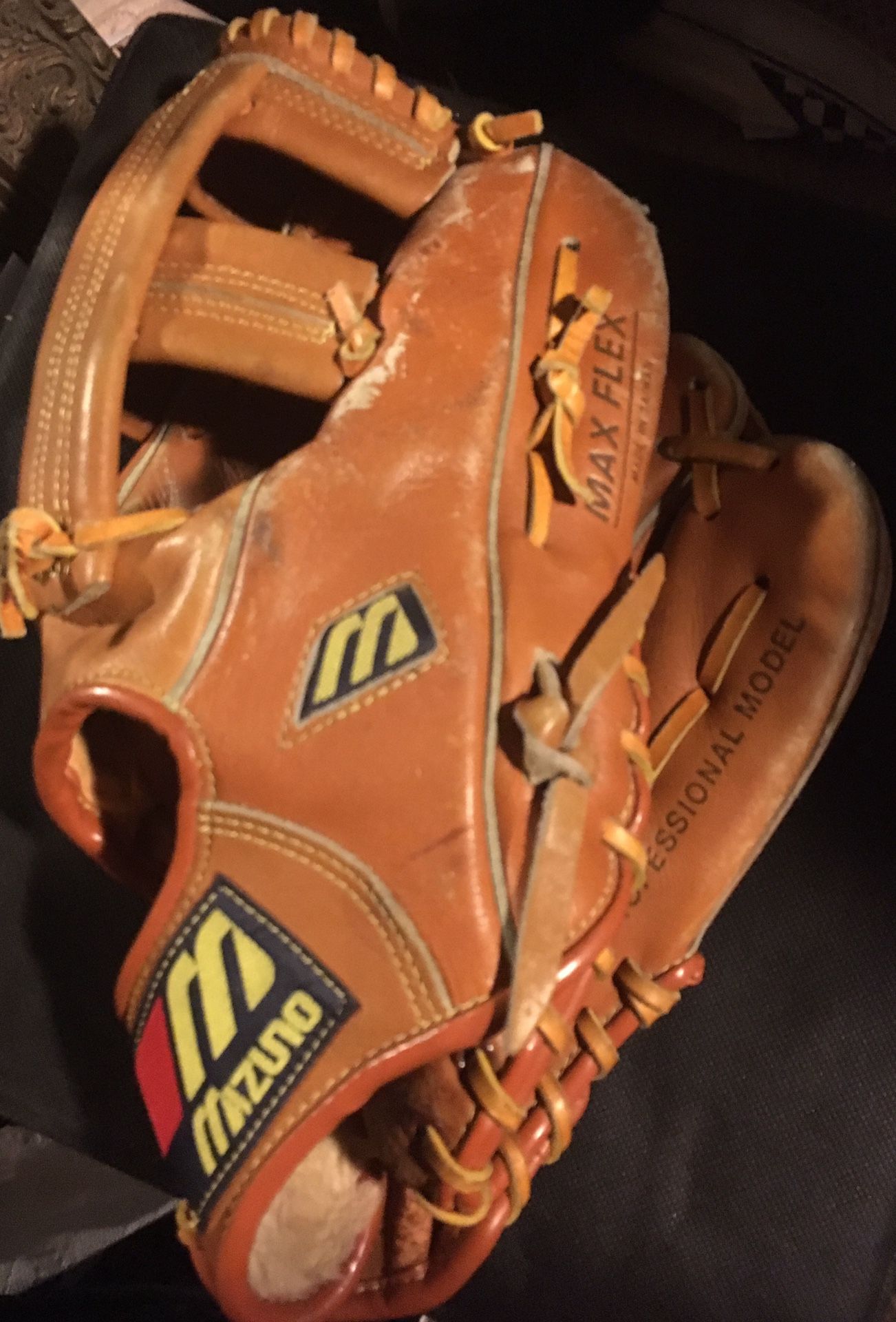 Baseball / softball glove