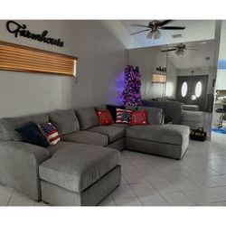 Gray Sectional Couch 