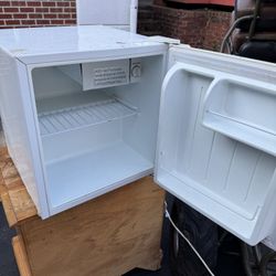 Portable Mini Fridge 